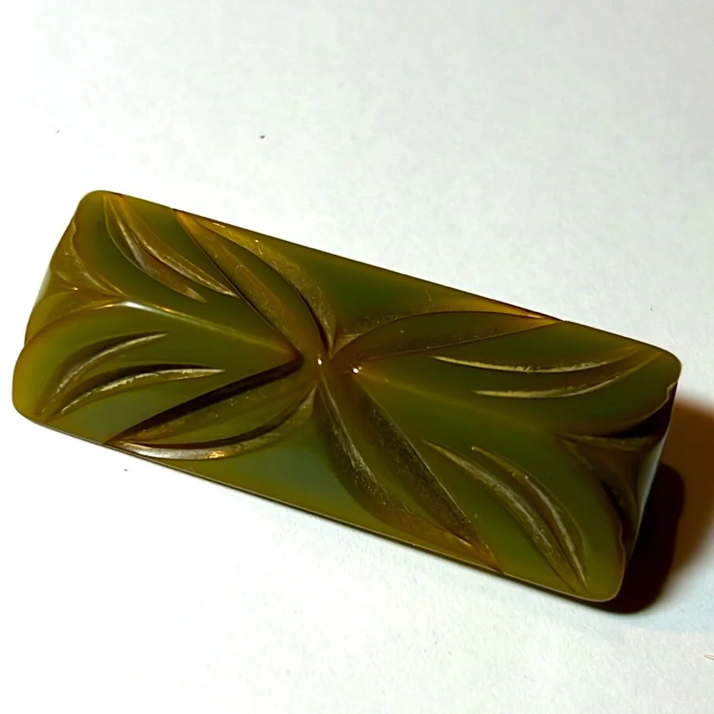 Antique Bakelite Pin & Earrings Set - Picture 2 of 6